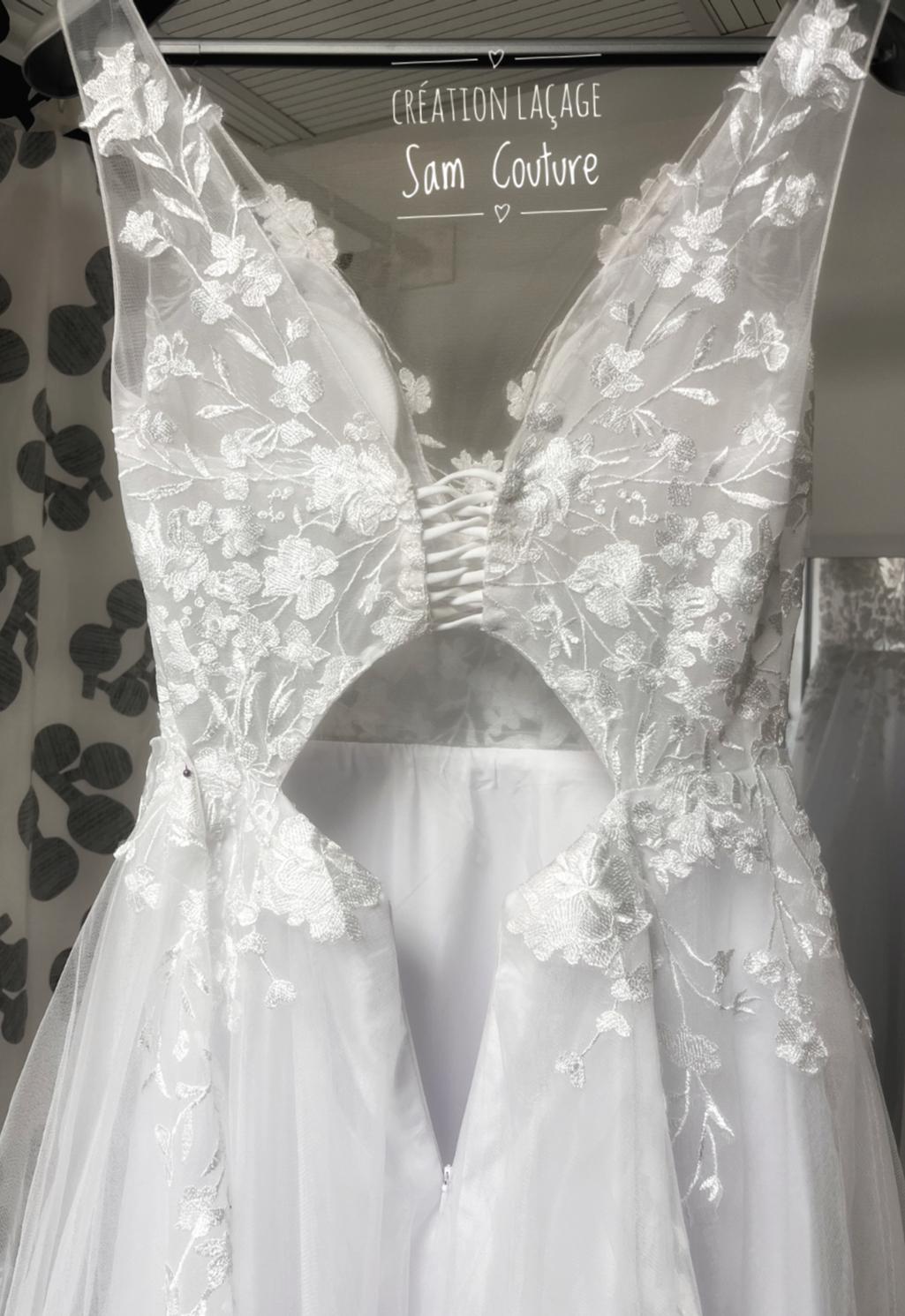 Création d'un laçage pour fermer une robe mariée